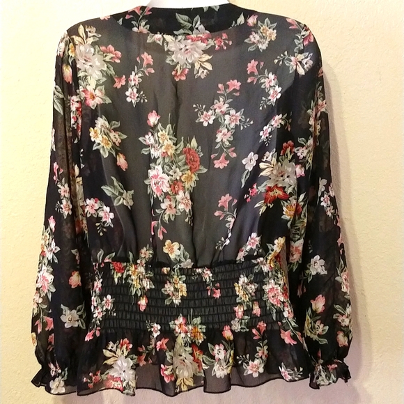 Women's Blouse - Picture 3 of 8